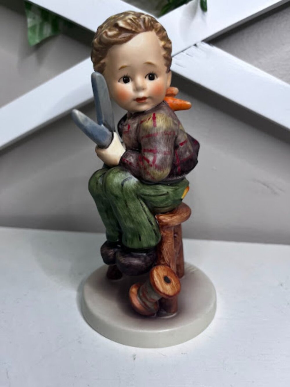 Hummel by Goebel Figurine Little Tailor #308